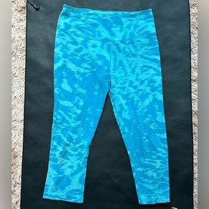 Brand: NIKE Dri-Fit crop leggings